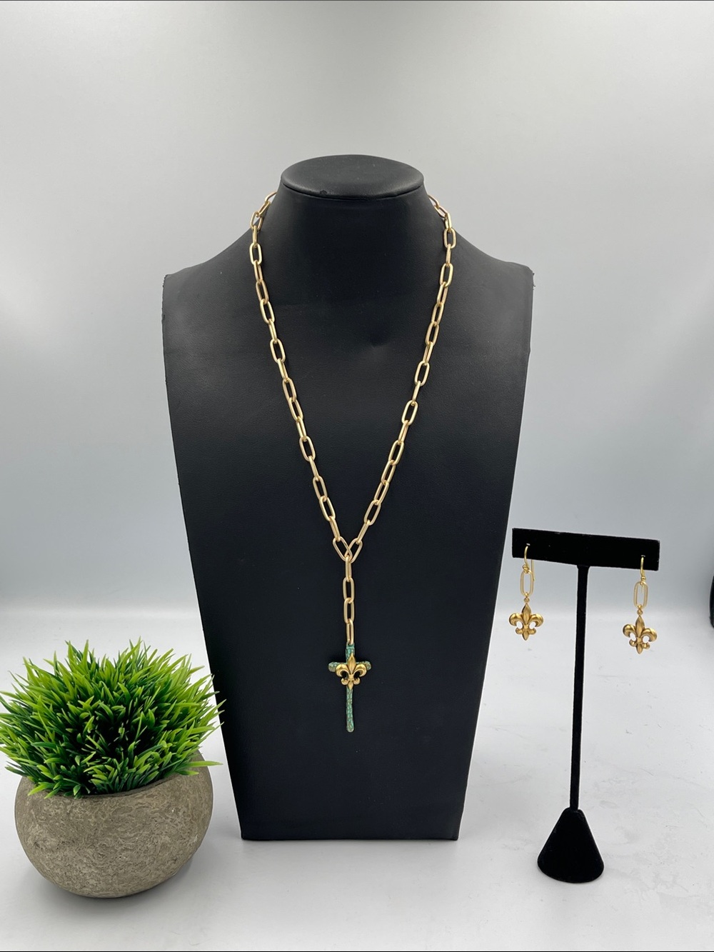 Gold Tone Chain Necklace w/Fleur-de-Lis Pendant Set Gold/Turquoise Accent Custom